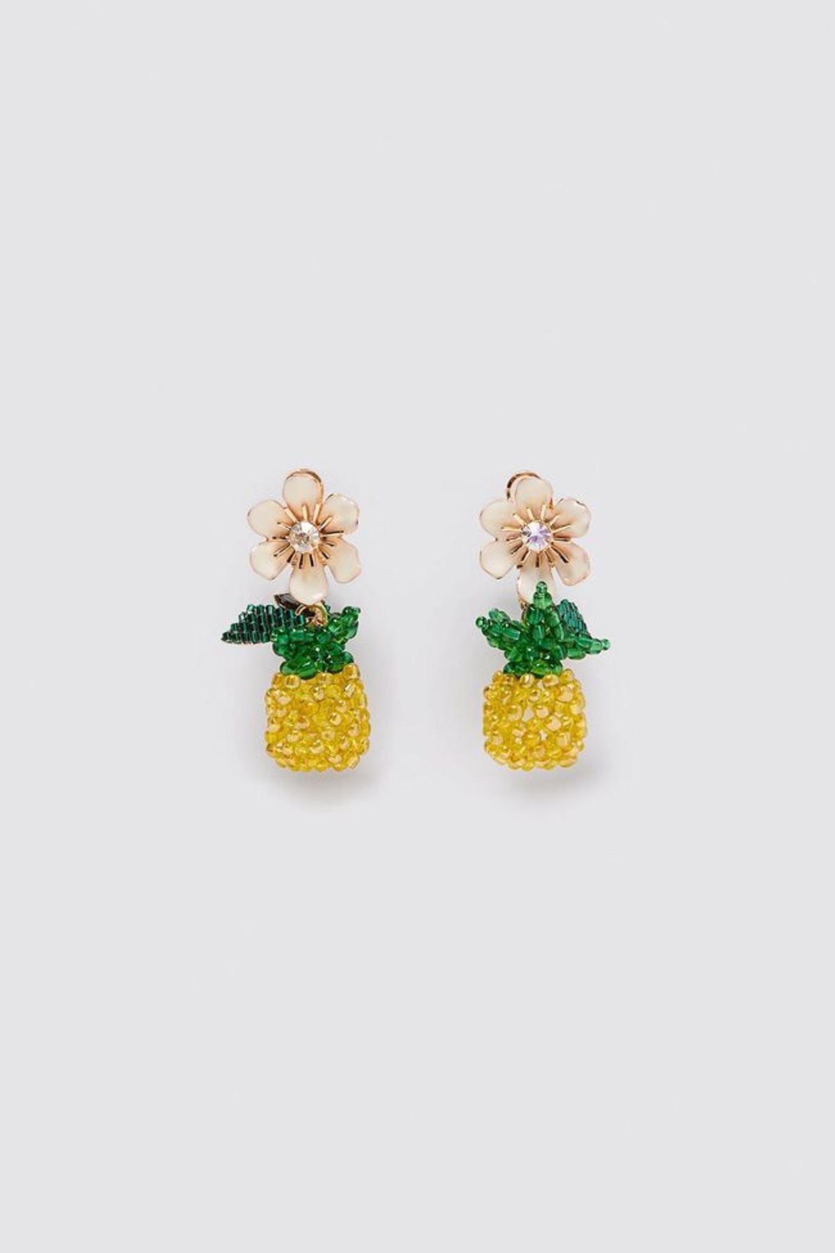 Pendientes con forma piña con detalle de flor