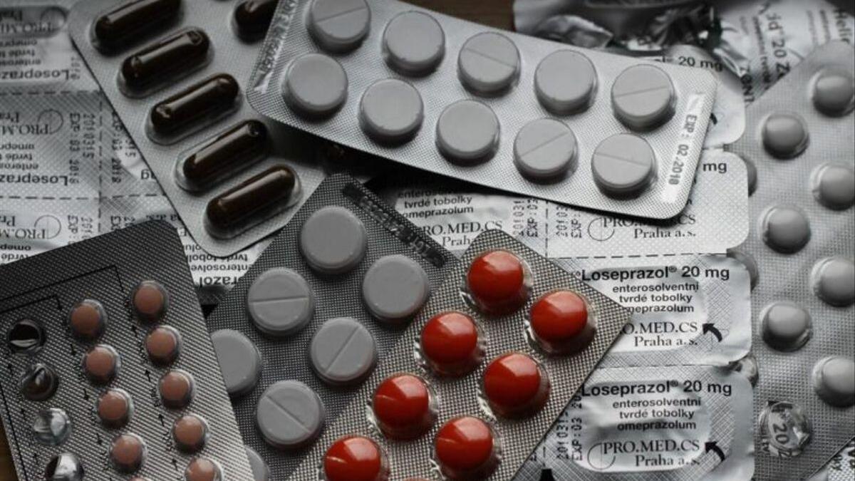 España restringe el uso de un fármaco efectivo contra la ómicron por falta de dosis.