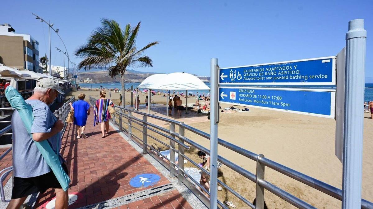 Zona de baño asistido en la playa de Las Canteras, en una imagen de recurso