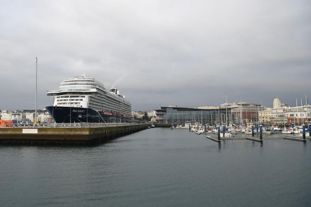 Primera escala del ''Mein Schiff 2 New'' en A Coruña