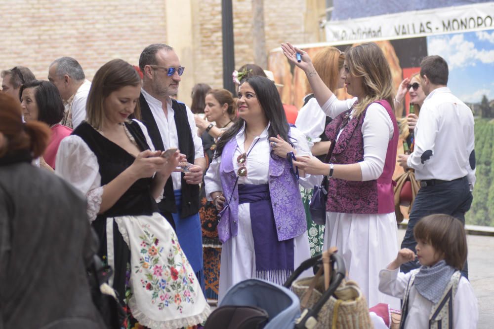 Ambiente en la plaza de las Flores en el Bando