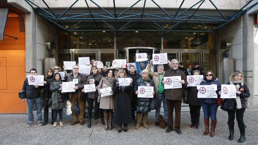 Los centros muestran hoy su rechazo a los presupuestos