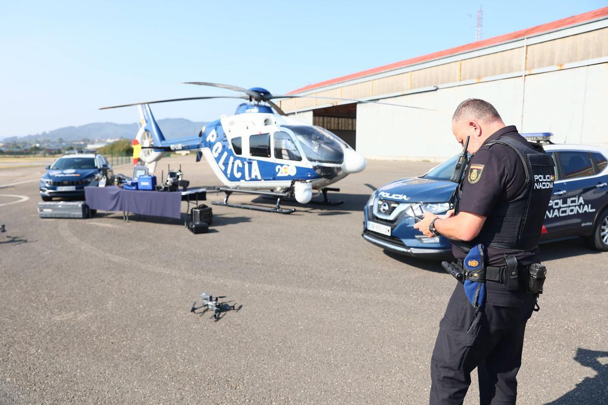 EN IMÁGENES: Los medios aéreos con los que la Policía Nacional vigila Asturias desde el cielo en verano EN IMÁGENES: Los medios aéreos con los que la Policía Nacional vigila Asturias desde el cielo en verano