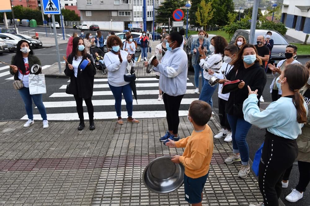 Cacerolada en el CEIP Ría do Burgo de Culleredo