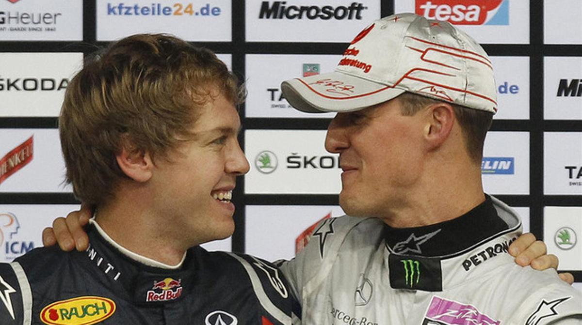 Sebastian Vettel i Michael Schumacher, després de guanyar la Copa de Nacions a Düsseldorf el desembre del 2011.
