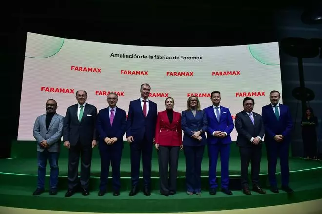 Las imágenes de la visita de Ignacio Galán, presidente de Iberdrola, y Guardiola, presidenta de la Junta de Extremadura a las instalaciones de Faramax