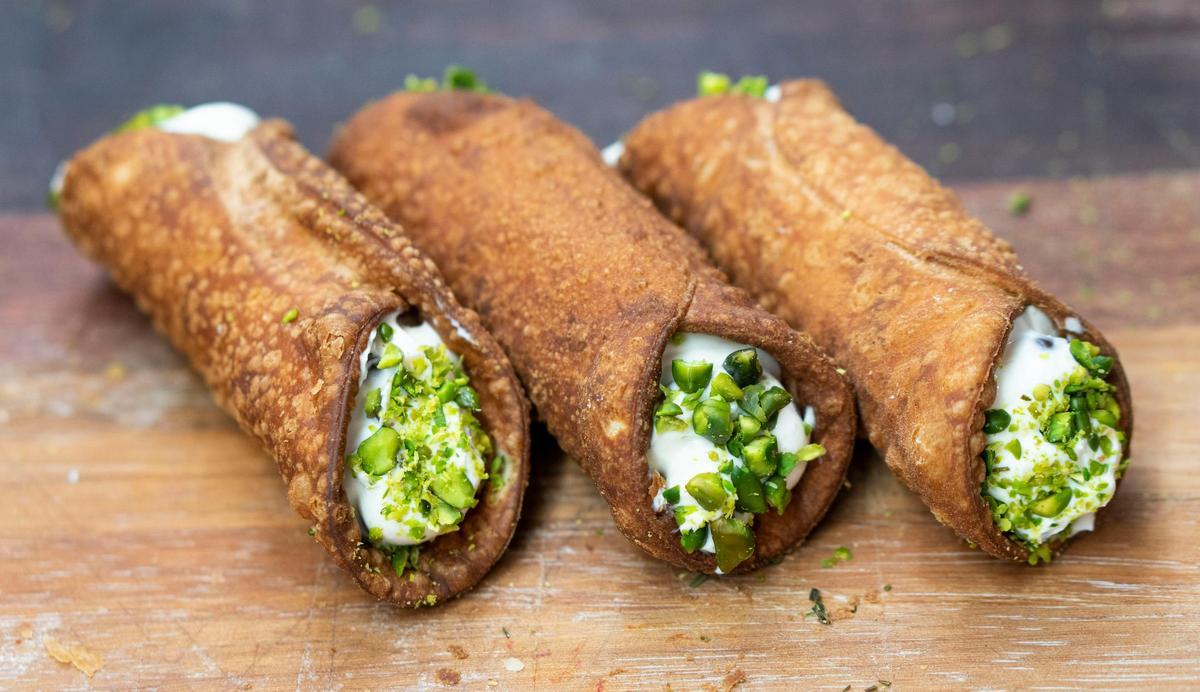 Cannoli de pistacho, una de las delicias típicas sicilianas