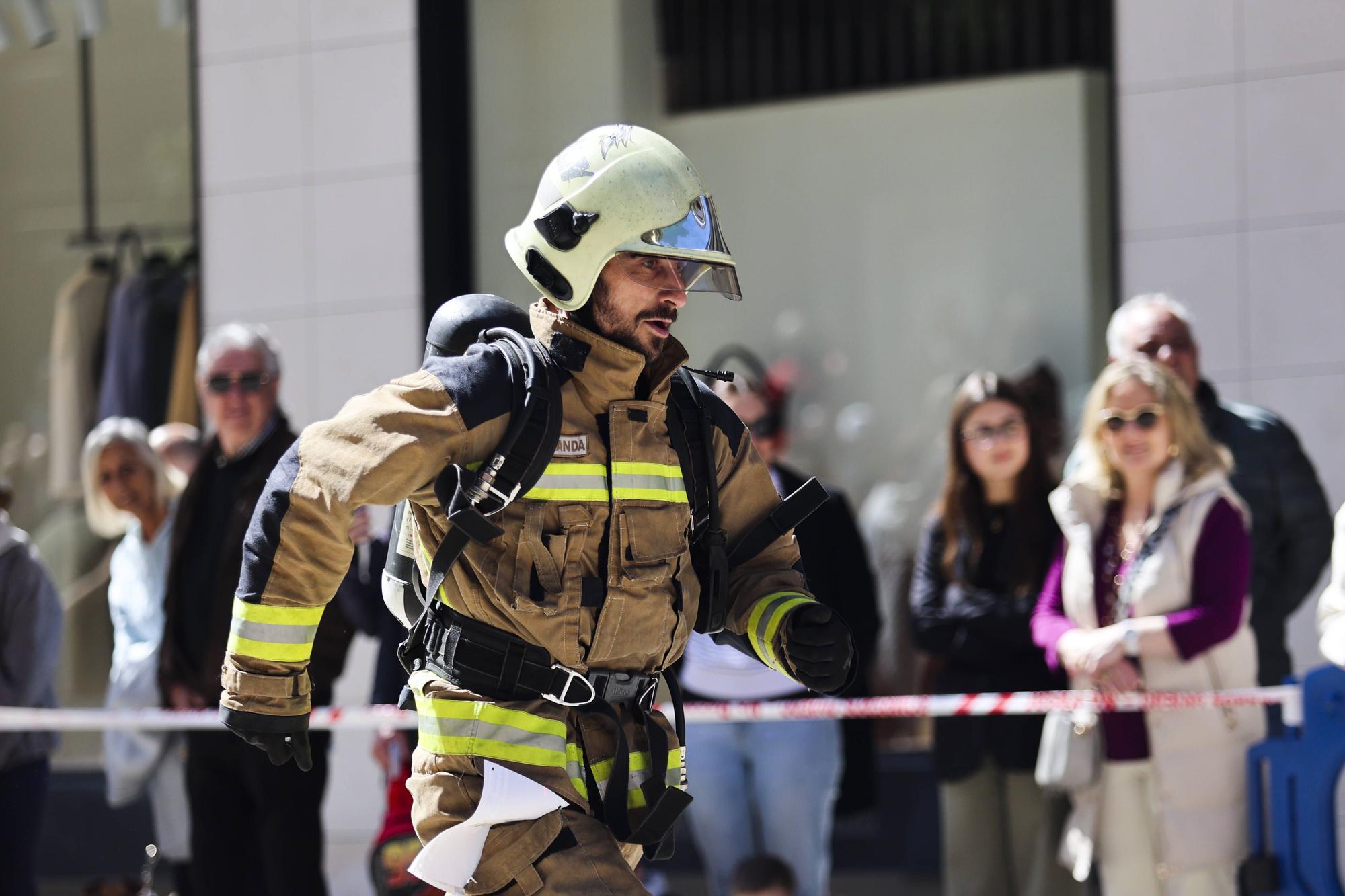 El espíritu de Eloy Palacio toma el centro de Oviedo ocho años después del incendio Uría