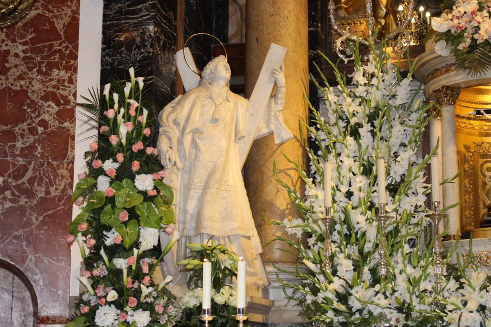 Homenaje de los Floristas a la Virgen de los Desamparados