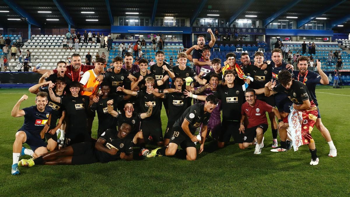 El equipo celebra la clasificación para la final