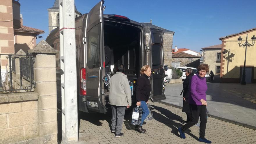 Reparto de agua embotellada en este pueblo zamorano