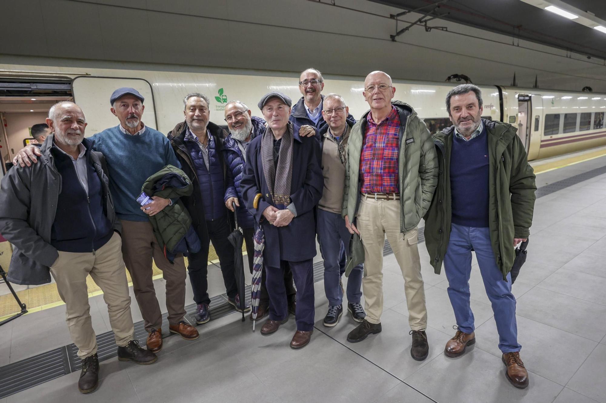 Los asturianos que estrenan el AVE a Madrid: así fue el primer viaje de pasajeros