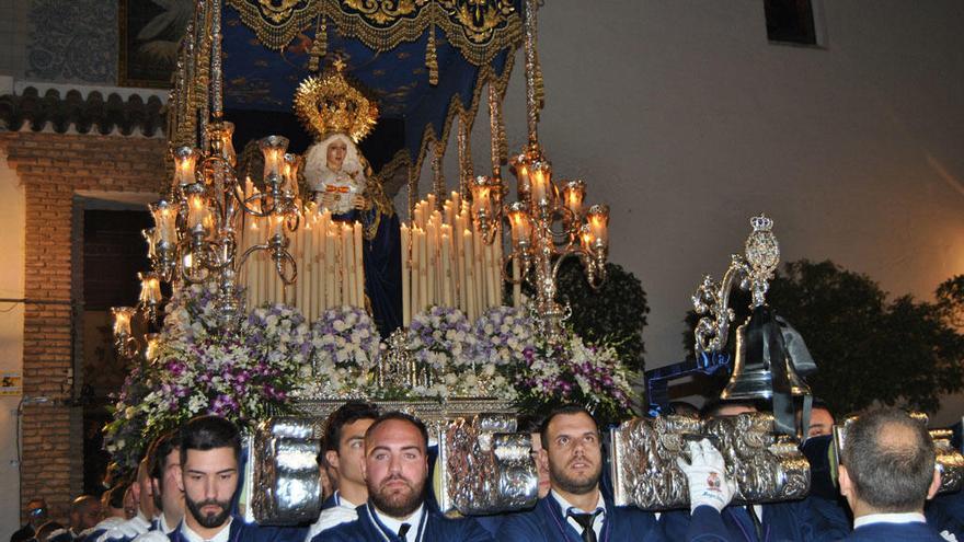 Imagen de un trono de la Semana Santa de Marbella.