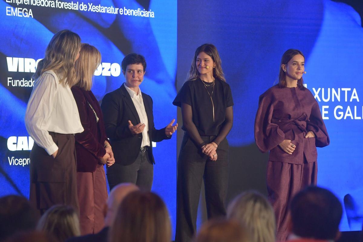 Profesionales como la productora Emma Lustres, la bombero forestal María Saco y la ingeniera Alba Meijide reivindican el deber de las empresas de dar visibilidad a las mujeres. Alfonso Rueda ve la lucha por la igualdad "inacabada" Profesionales como la productora Emma Lustres, la bombero forestal María Saco y la ingeniera Alba Meijide reivindican el deber de las empresas de dar visibilidad a las mujeres. Alfonso Rueda ve la lucha por la igualdad "inacabada"