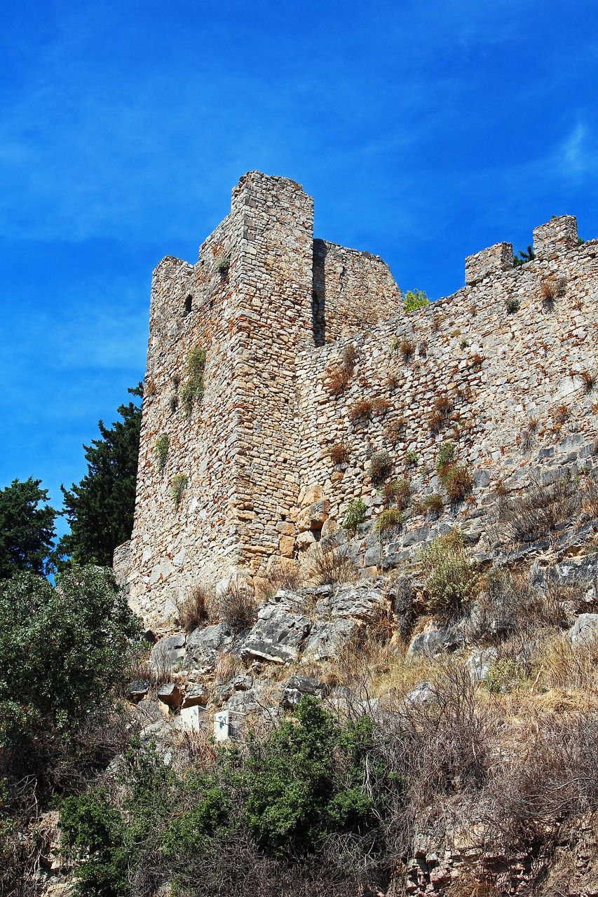 Las fortalezas en las montañas de Nafpaktia son un atractivo turístico.
