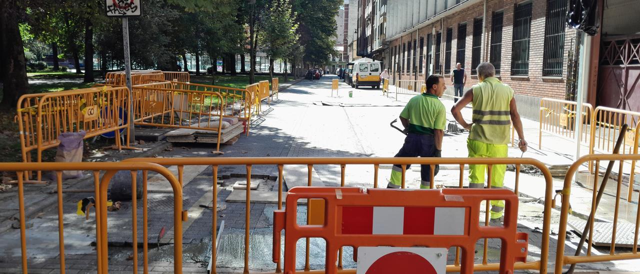 Obras de urbanización en la calle Leopoldo Fernández Nespral.