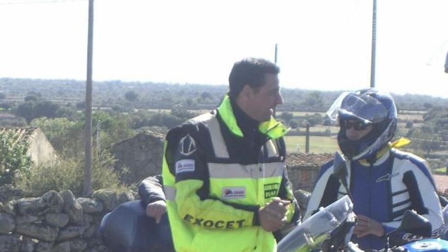 Toribio, a la izquierda, durante una marcha por la provincia.