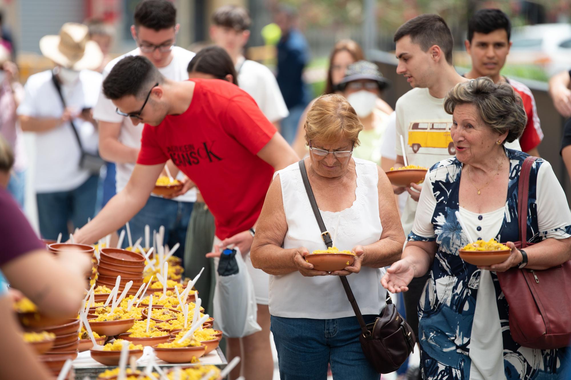 Revive el día grande de Santa Quitèria en Almassora con Les Calderes y la mascletà