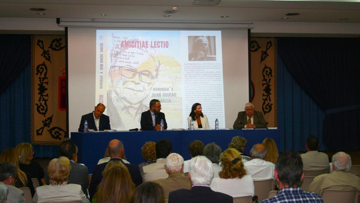 Juan Antonio Grima Cervantes, Diego José Mateos Molina, María Dolores Guirao Pinilla y José Luis Molina Martínez, anoche, durante la presentación.
