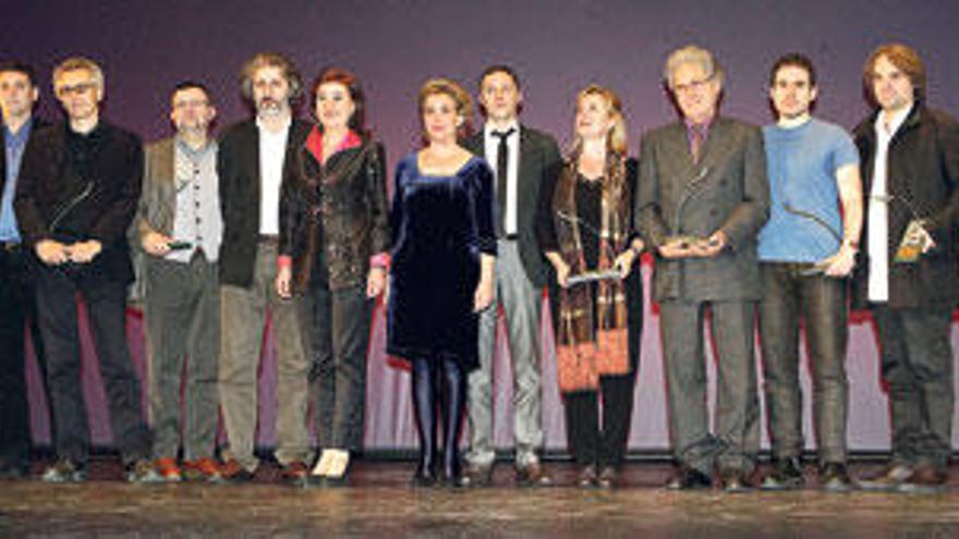Foto de familia de los premiados en todas las categorías. En el centro, la alcaldesa Aina Calvo y la concejal de Cultura Nanda Ramon.