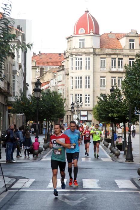 La carrera atrae a 500 atletas para completar los casi 10 kilómetros de recorrido por el casco urbano de A Estrada.