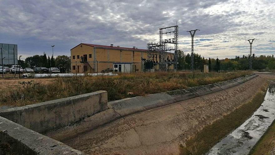 Instalaciones de la estación de bombeo de Monte la Reina propiedad de la comunidad de regantes.