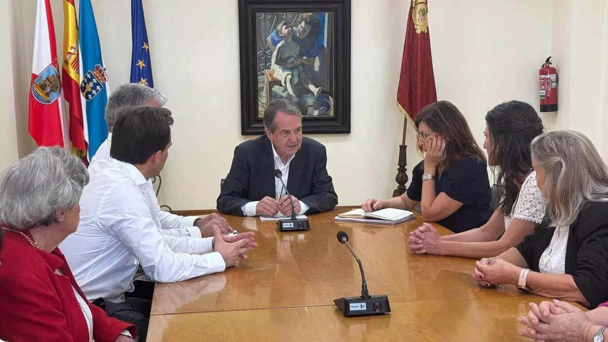 Afectados por las expropiaciones en Lavadores se reúnen con Caballero: «La Xunta debe mantener un diálogo inmediato con todas las familias»