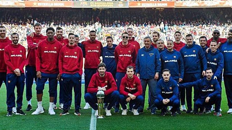 Els jugadors del Barça Lassa, ahir a la tarda al Camp Nou