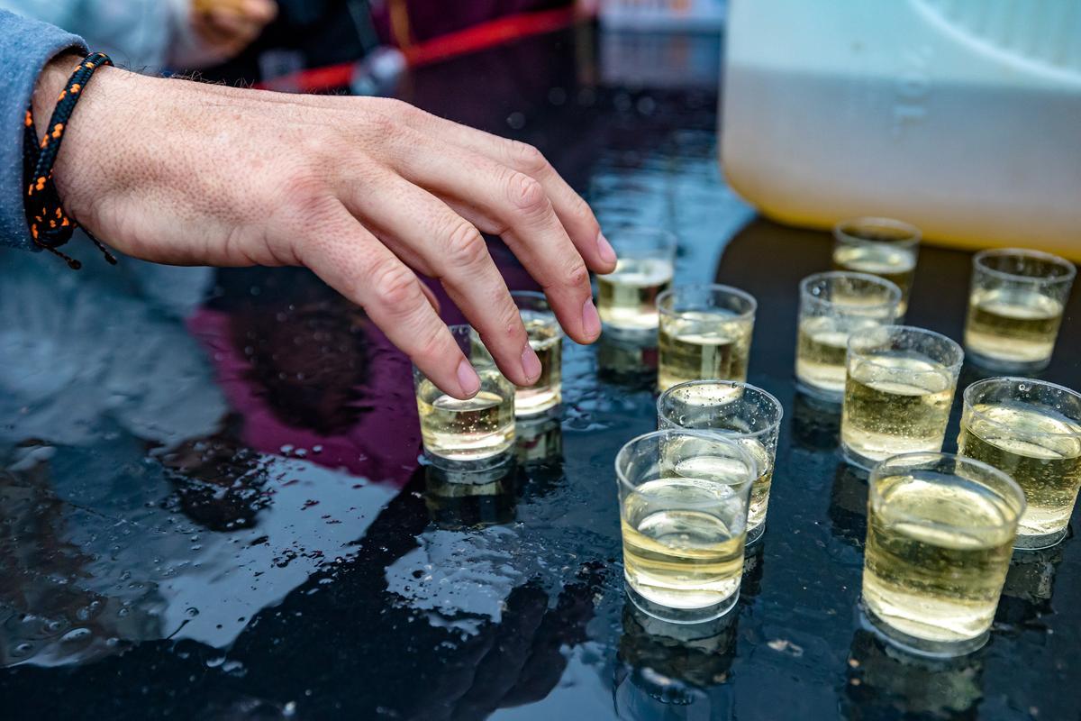 La Policía Local ha estimado una asistencia de cerca de cien mil peregrinos que han acudido a la Santa Faz. Un tercio de los 300.000, que siempre según el Ayuntamiento, hicieron la Santa Faz en 2019, la última edición antes de la pandemia.