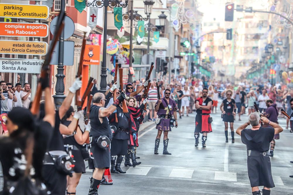 Más cara, pero a tiempo, ha llegado la pólvora para protagonizar la guerrilla de arcabucería de las fiestas de Sant Jaume de Guardamar