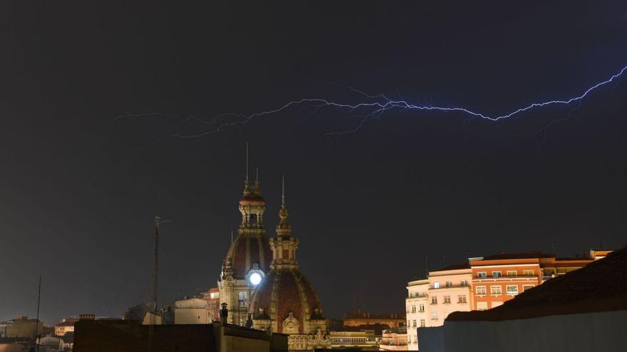 Descarga de truenos sobre la ciudad