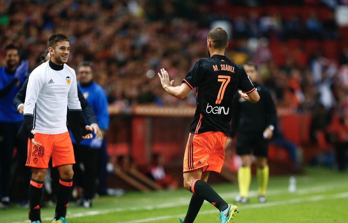 Mario Suárez celebra su tanto con Álvaro Medrán