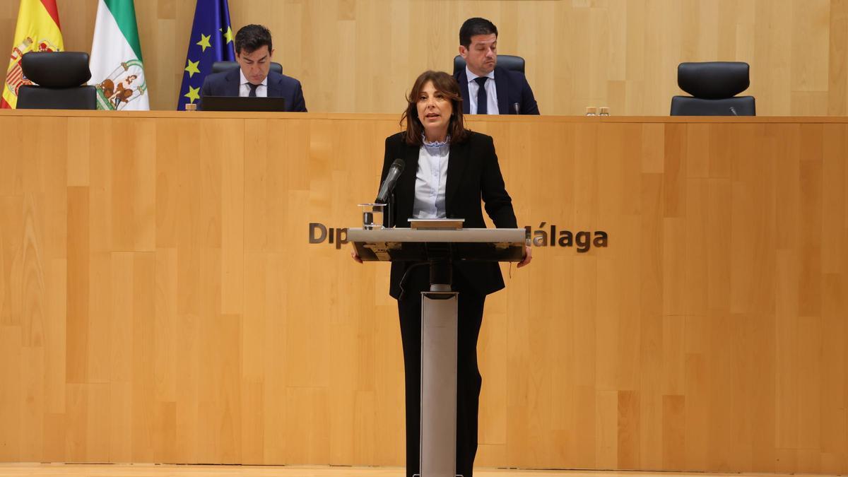 La alcaldesa de Ronda, Mari Paz Fernández, en el Pleno de la Diputación.