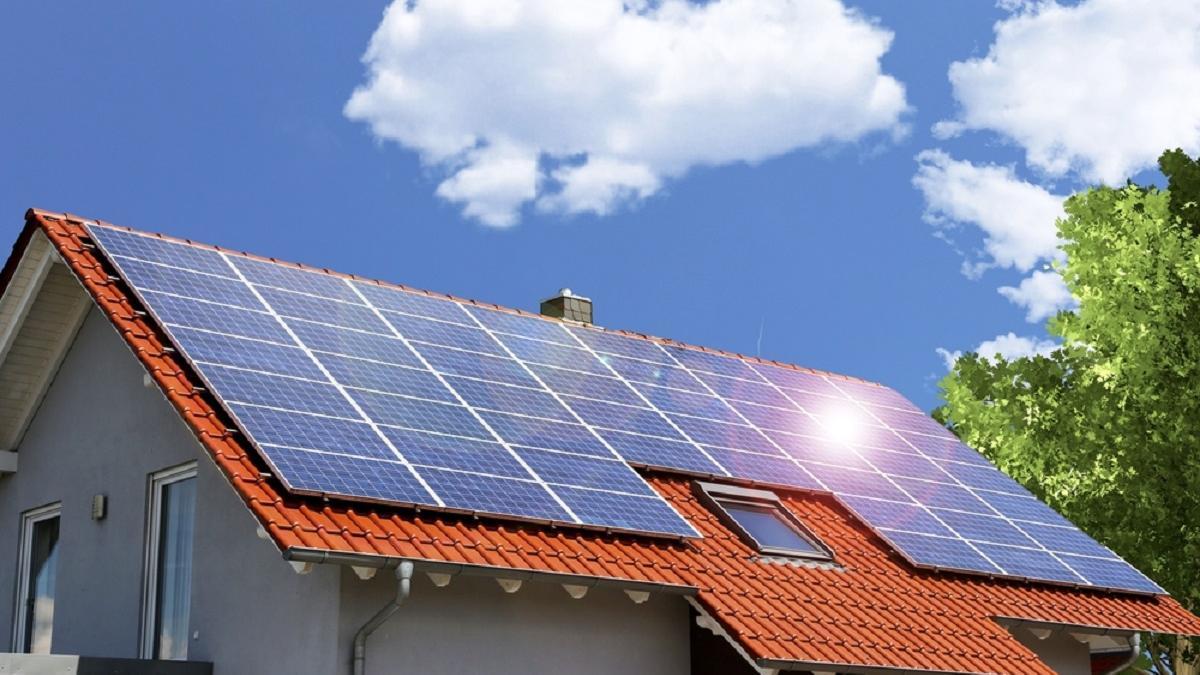 Paneles solares en una vivienda