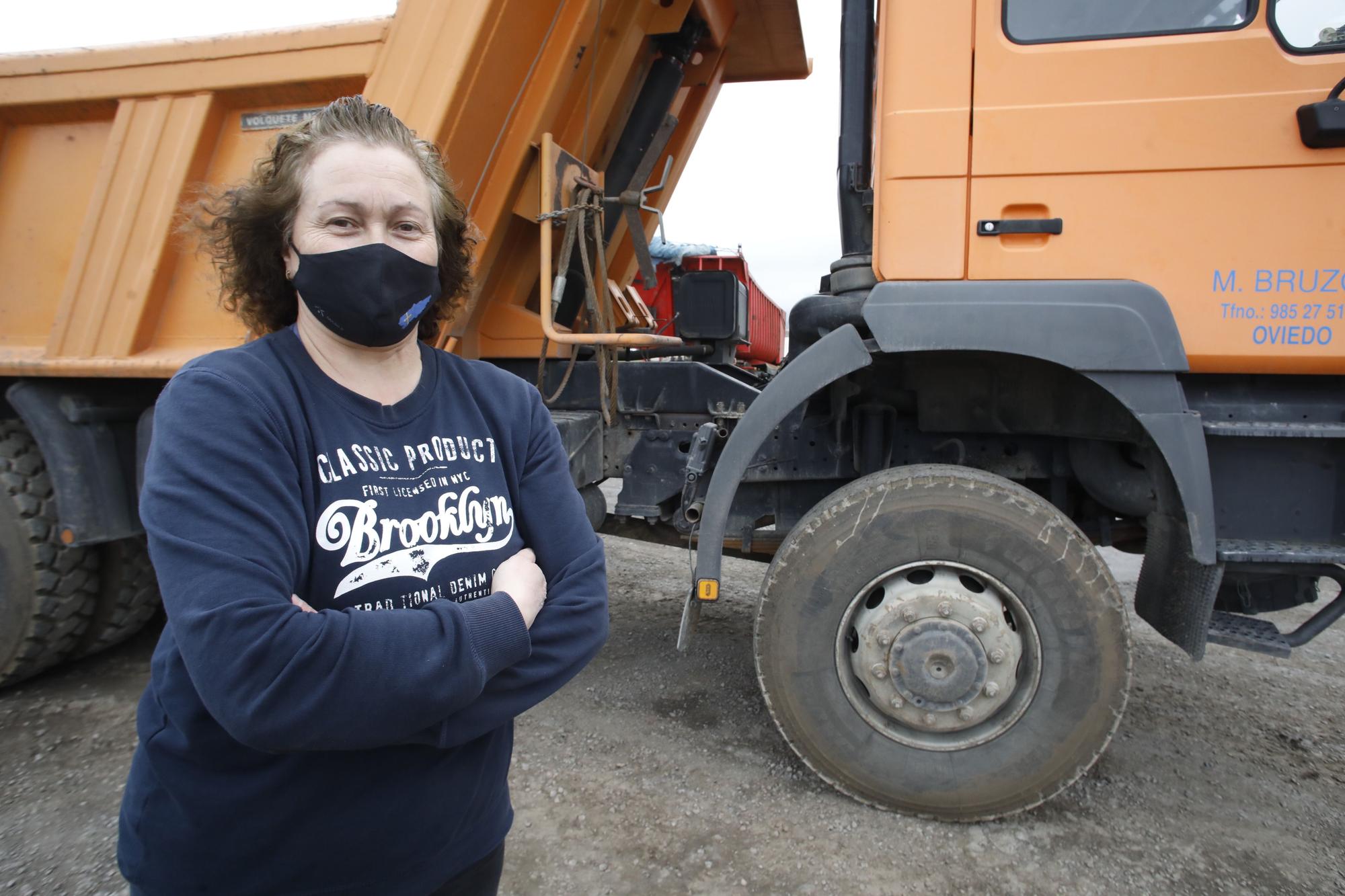 Pioneras en el 8M-Delfina González, una camionera de vuelta a la obra