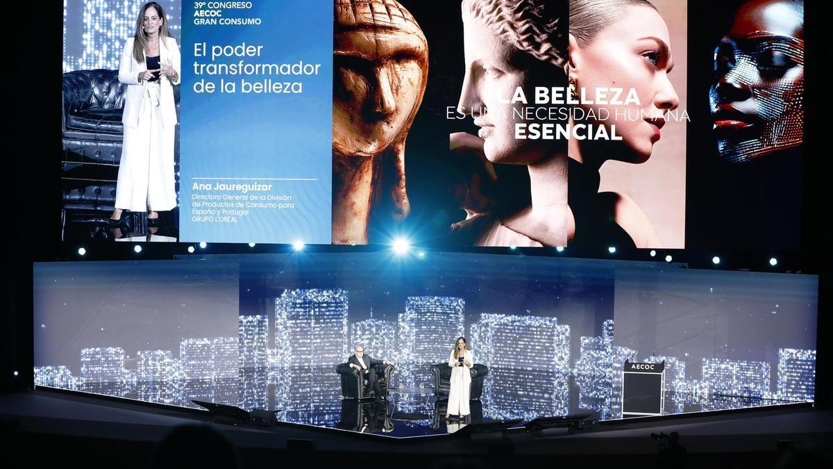 La directiva de L'Óreal España y Portugal, Ana Jaureguizar, en el 39º Congreso AECOC de Gran Consumo