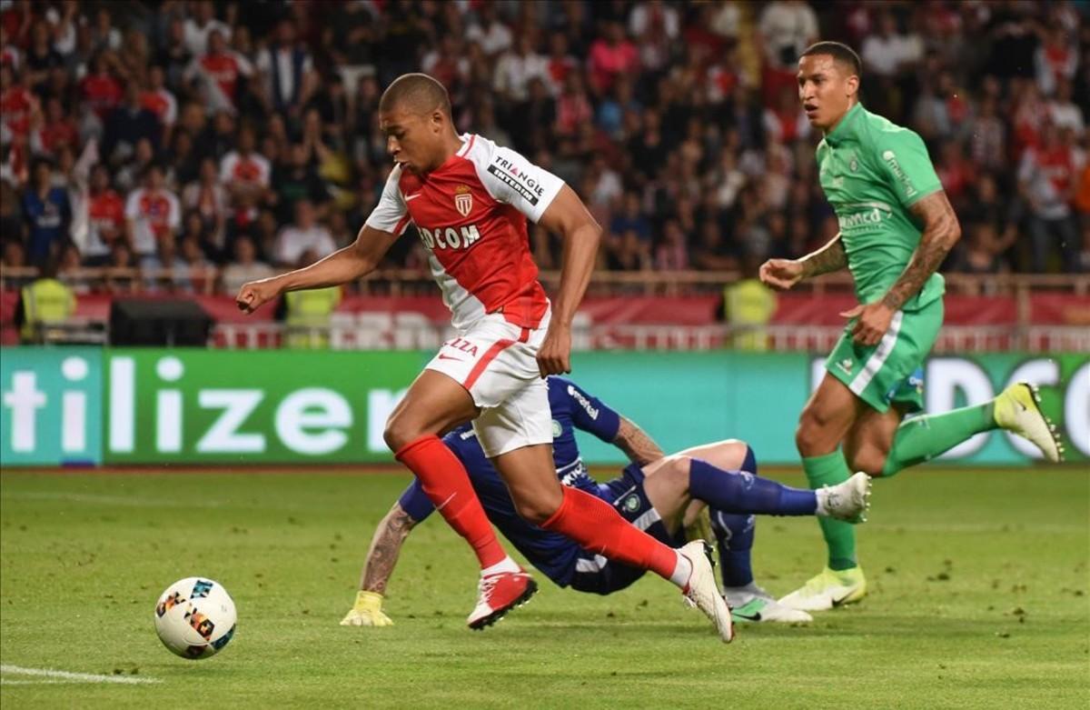 undefined38474328 football soccer   as monaco v saint etienne   ligue 1   stad170702184247