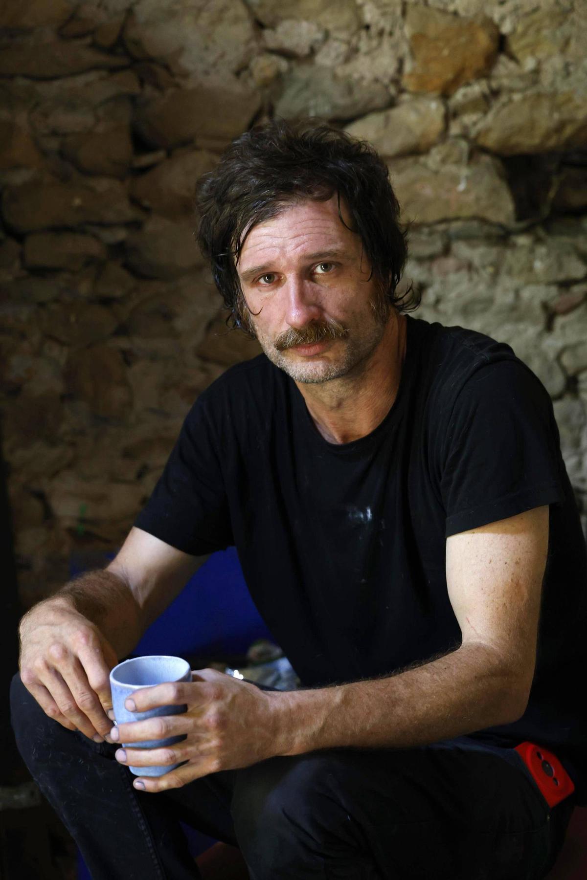 Xavier González té unes tasses que si barreja el cafè molt ràpid i es refreda