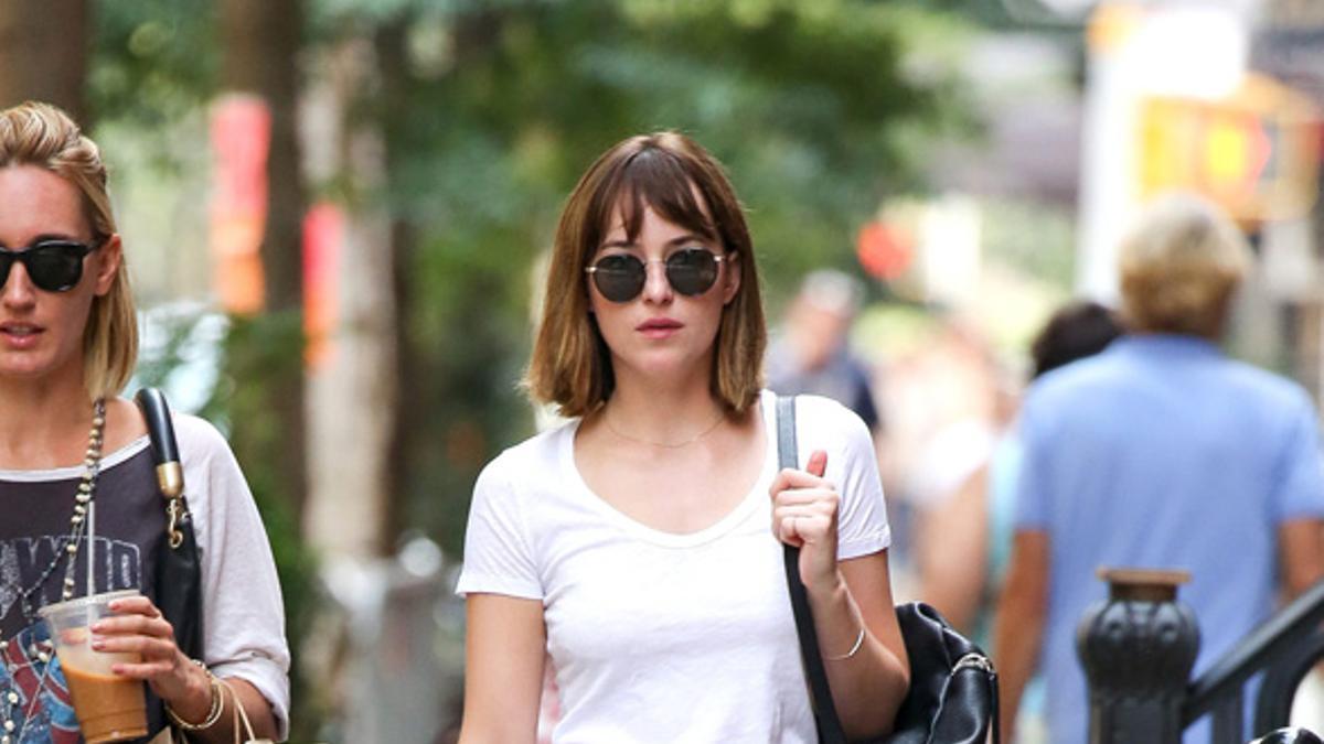 Dakota Johnson con sus bailarinas con cordones