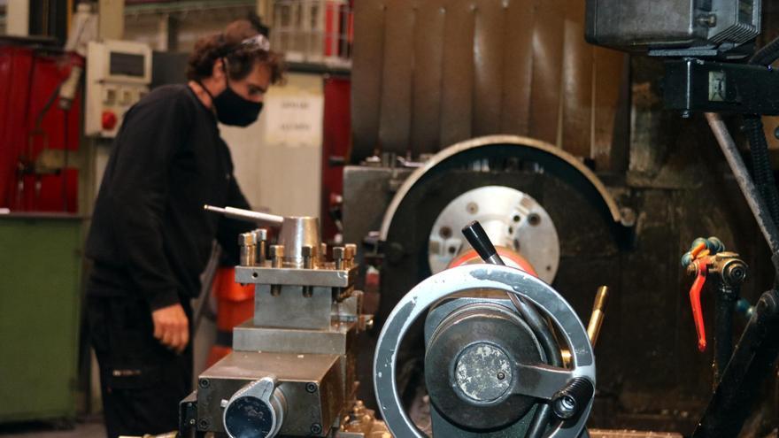 La patronal del metall obrirà una escola-taller a Girona per fer formacions a mida dels perfils que demanen les empreses