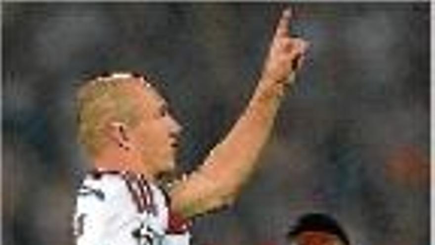 Robben celebra un gol del seu doblet