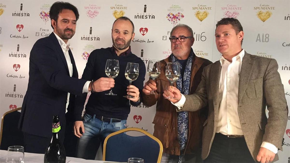 Iniesta presentó su nuevo vino, Corazón Spumante