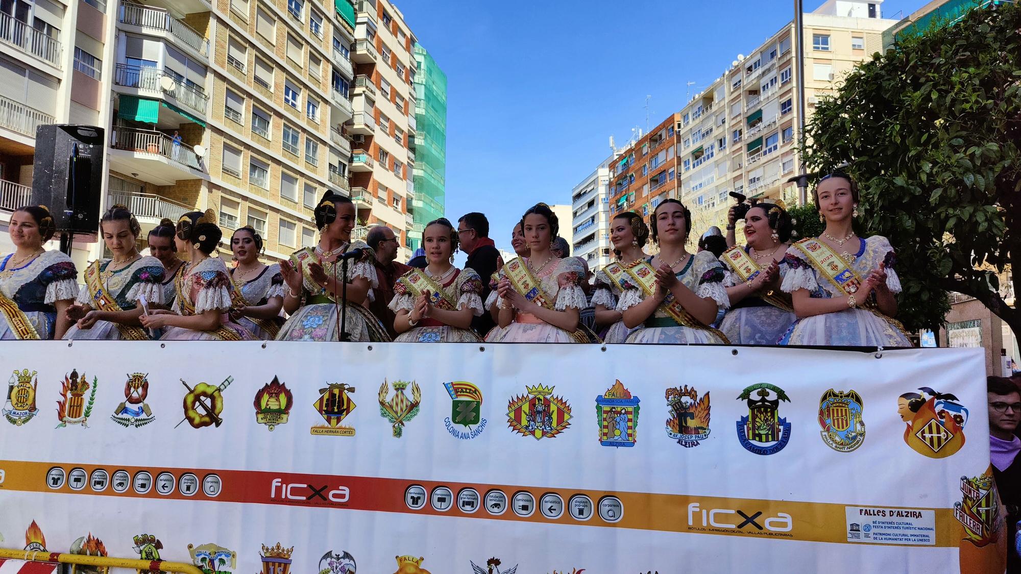 Revive la tercera 'mascletà' de las Fallas de Alzira con esta selección de fotografías