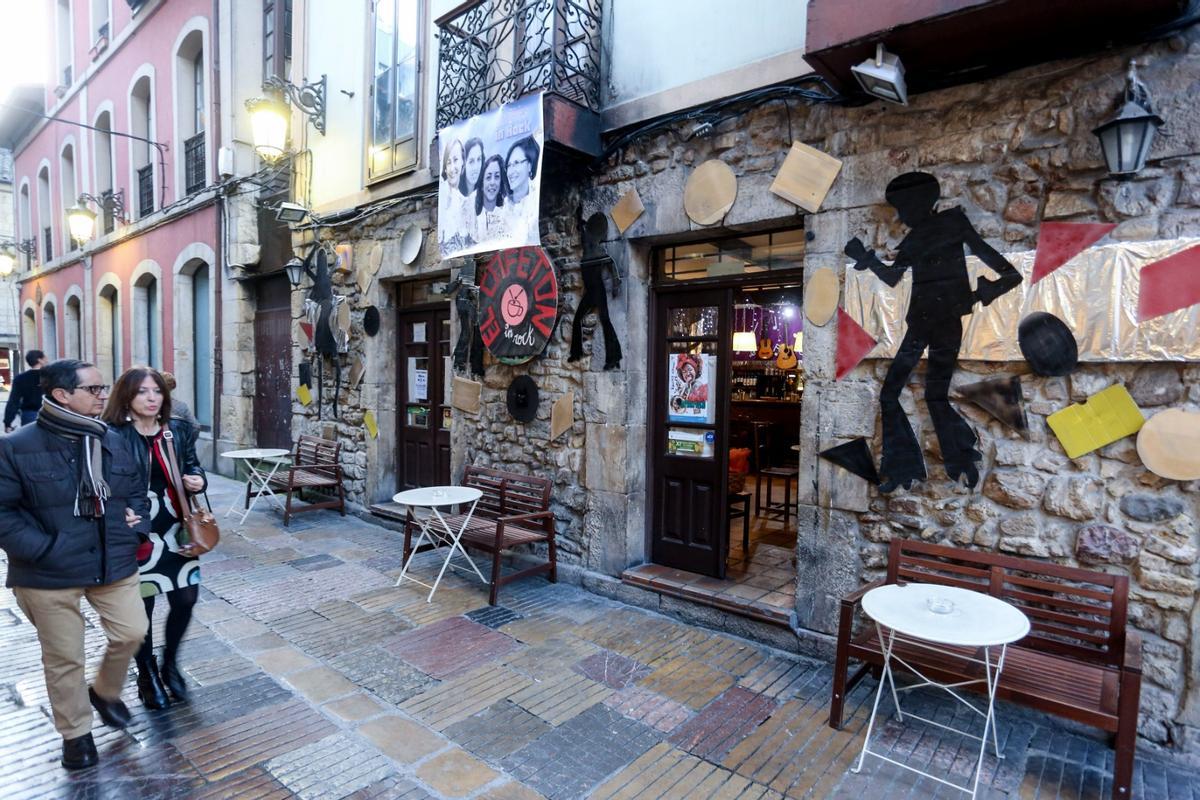 El bar de Avilés que regentaban los dos fallecidos en León.