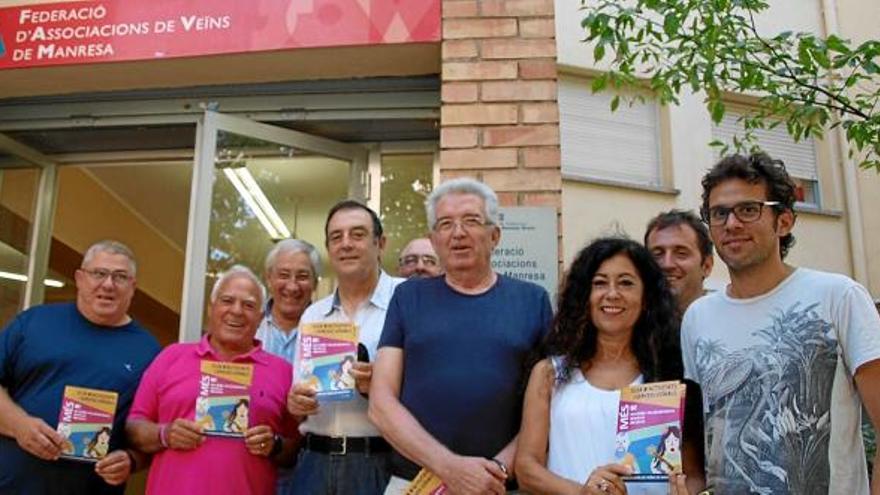 Representants del moviment veïnal i tècnics, ahir a la seu de la Federació d&#039;Associacions de Veïns