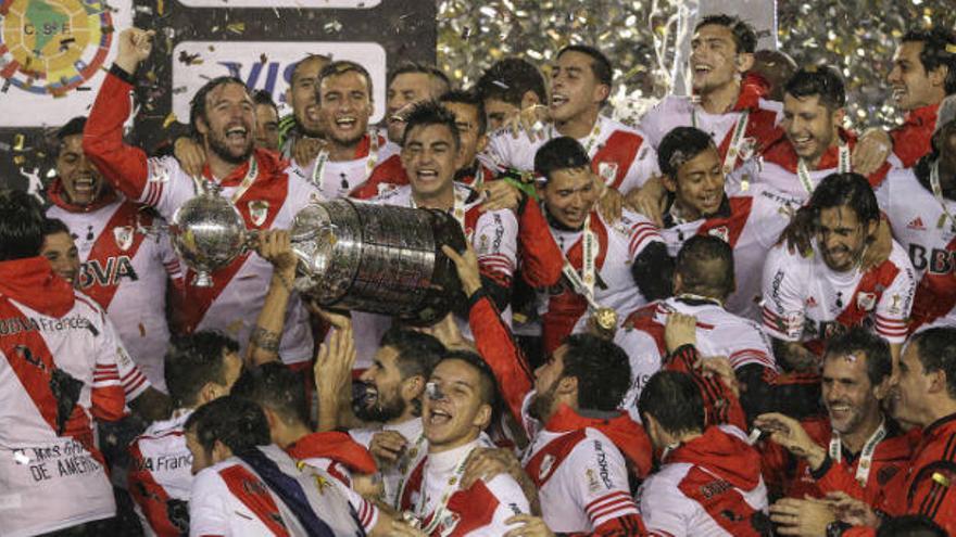 Los jugadores de River festejan su tercera corona americana