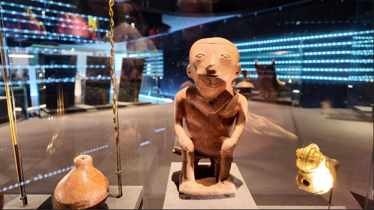 Cerámica y oro se funden en la nueva muestra del MARQ