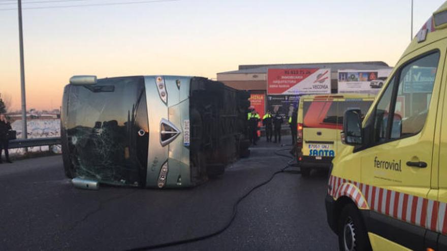 El conductor de un autobús escolar da positivo por cocaína tras sufrir un accidente en Fuenlabrada