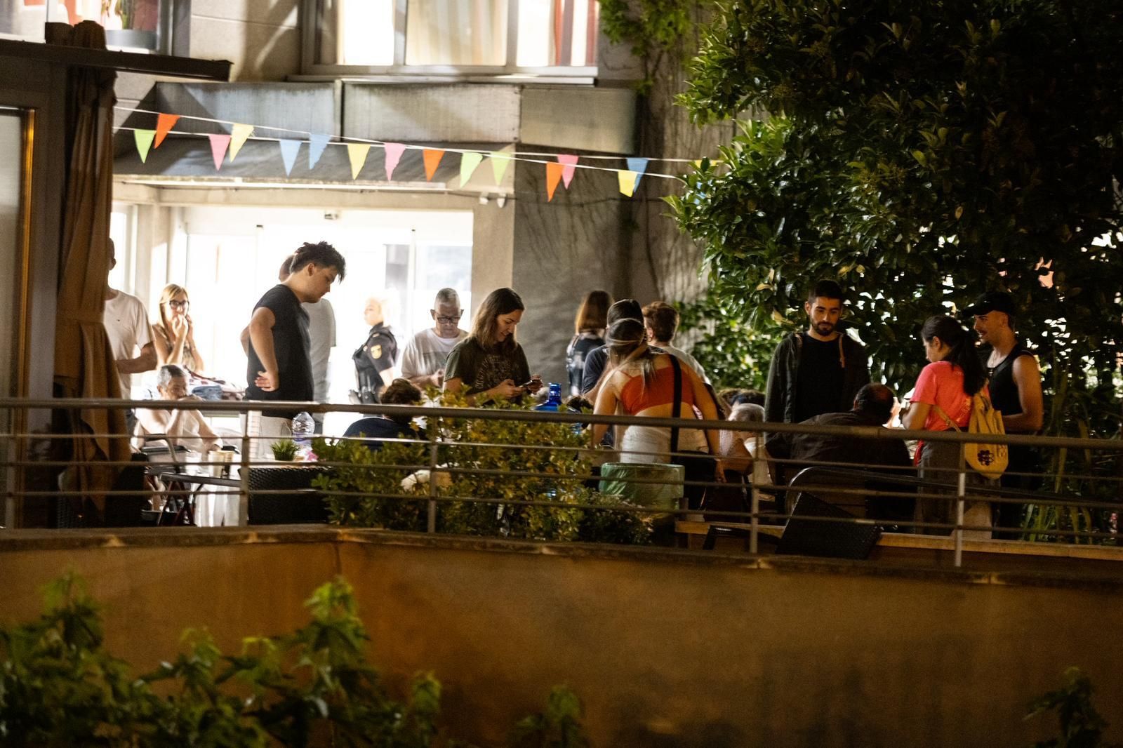 En imágenes | Desalojada la residencia Zalfonada de Zaragoza por un incendio