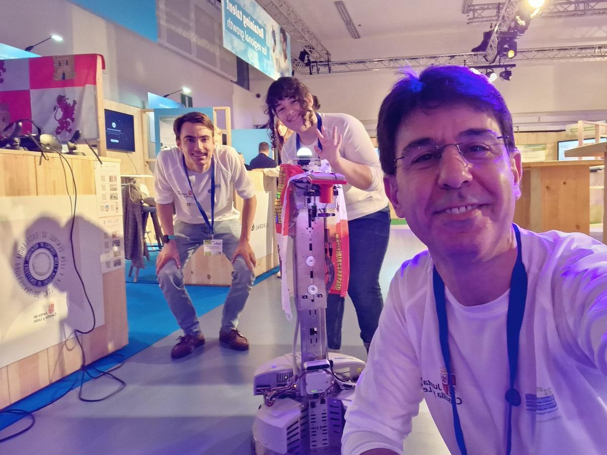 Alumnos y profesor del IES Universidad Laboral, en la Semana Europea de las Regiones y Ciudades